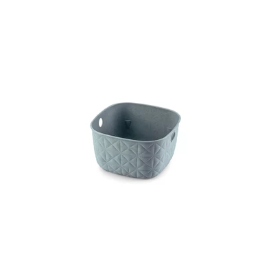 XS méretű, 3 literes CURVER 'SOFTEX' tárolókosár világosszürke színben, esztétikus párnázott mintázattal és kényelmes fogantyúkkal, fehér háttér előtt fényképezve. Fenntartható, 100%-ban újrahasznosított műanyagból készült.