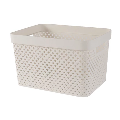 CURVER "Pure" tároló kosár 17 literes kapacitással, fehér színben, rattan hatású mintázattal és oldalsó fogantyúkkal, ideális mindennapi tárgyak praktikus és esztétikus tárolására.