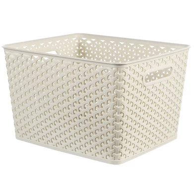Rattan hatású, krém színű CURVER 'MY STYLE' L méretű tároló kosár, 35,5 cm hosszú, 29,6 cm széles és 22 cm magas. Multifunkcionális, kézreálló fogantyúkkal, ideális fürdőszobába, hálószobába vagy nappaliba. Rattan hatású, krém színű CURVER 'MY STYLE' L méretű tároló kosár, 35,5 cm hosszú, 29,6 cm széles és 22 cm magas. Multifunkcionális, kézreálló fogantyúkkal, ideális fürdőszobába, hálószobába vagy nappaliba.