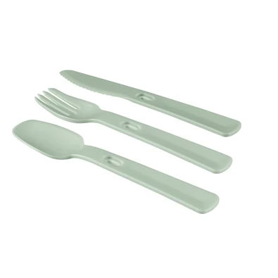 Zöld színű CURVER 'SMART ECO' evőeszköz készlet, amely kés, villa és kanál tartalmaz, egymáshoz illeszkedő, ergonomikus formával. Fehér háttéren fotózva, ideális praktikus használathoz.