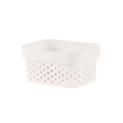 Fehér, moduláris CURVER 'INFINITY' tárolókosár, 1,4 literes űrtartalommal, lyukacsos mintázattal, praktikus fürdőszobai vagy otthoni kiegészítők tárolására, könnyen tisztítható műanyagból készült.