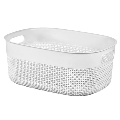 Fehér, műanyag CURVER 'FILO RECYCLED' tárolókosár, ovális formájú, 12 literes űrtartalommal, horgolt mintázattal. Két oldalán fogantyú, praktikus tárolás kozmetikumoknak vagy konyhai eszközöknek. Fehér háttéren fotózva. Fehér, műanyag CURVER 'FILO RECYCLED' tárolókosár, ovális formájú, 12 literes űrtartalommal, horgolt mintázattal. Két oldalán fogantyú, praktikus tárolás kozmetikumoknak vagy konyhai eszközöknek. Fehér háttéren fotózva.
