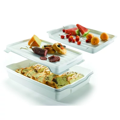 Transzparens és fehér CURVER PARTI kínáló tál, három szinten elhelyezett süteményekkel és gyümölcsökkel. A tál ideális tárolásra és szállításra, kényelmes fogantyúval és levehető fedéllel rendelkezik.