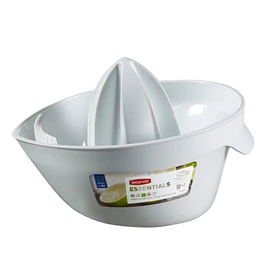 Citrusfacsaró fehér színben, Curver 'Essentials' termékcsaládból, ergonomikus fogantyúval és szűrővel a magok eltávolításához. Alja összegyűjti a gyümölcslevet, mosogatógépben mosható, praktikus konyhai eszköz.
