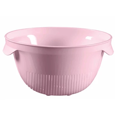 Kerek, púder rózsaszínű műanyag szűrő, amely ideális a zöldségek és gyümölcsök mosásához, valamint a tészták leszűréséhez. Kiváló minőségű anyagból készült, mosogatógépben is tisztítható.