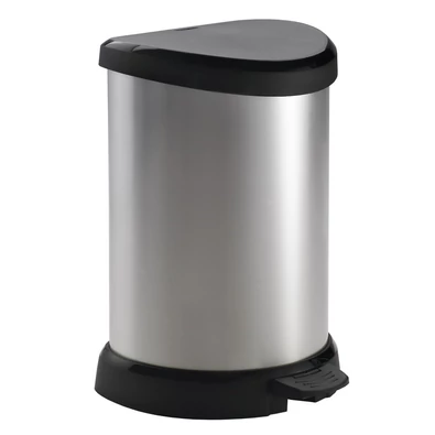 Fekete és ezüst színű, fémhatású pedálos szemetes, 15 literes űrtartalommal. D-formájának köszönhetően a fal mellé helyezhető, újrahasznosított műanyagból készült, egyszerűen tisztítható felülettel. Fekete és ezüst színű, fémhatású pedálos szemetes, 15 literes űrtartalommal. D-formájának köszönhetően a fal mellé helyezhető, újrahasznosított műanyagból készült, egyszerűen tisztítható felülettel.