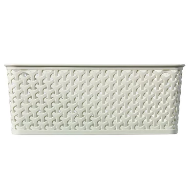 Krém színű, rattan hatású CURVER 'MY STYLE' M méretű tároló kosár, 35,5 cm hosszú, 29,6 cm széles és 13,3 cm magas, kézreálló fogantyúkkal. Ideális fürdőszobai, hálószobai és nappali tárolási megoldásként.