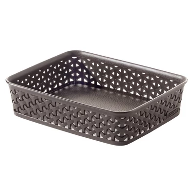 Sötétbarna, rattan hatású CURVER 'MY STYLE' A5 méretű papírkosár, praktikus tárolásra, rugalmas használatra, könnyen alkalmazható bármely belső térben. Egymásba tehető, újrahasznosított anyagból készült.