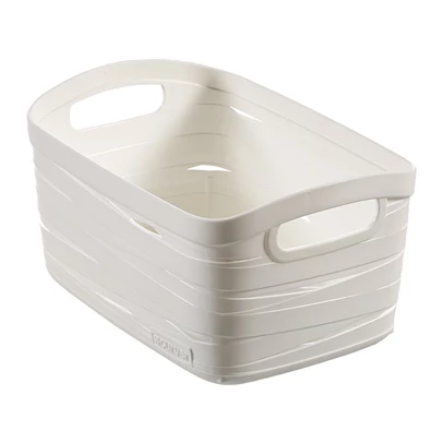 Fehér, modern megjelenésű CURVER 'RIBBON' XS méretű tárolókosár, 3,3 literes űrtartalommal. Tartós műanyagból készült, konyhában, fürdőszobában vagy hálószobában egyaránt praktikus tárolási megoldás. Fehér, modern megjelenésű CURVER 'RIBBON' XS méretű tárolókosár, 3,3 literes űrtartalommal. Tartós műanyagból készült, konyhában, fürdőszobában vagy hálószobában egyaránt praktikus tárolási megoldás.