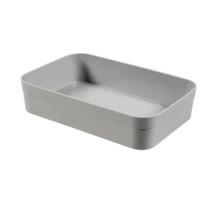 Szürke, tartós műanyagból készült CURVER 'INFINITY' elválasztó XL, 23 cm hosszú, 15 cm széles és 5 cm magas, moduláris kialakítással ideális tárolási megoldás minden otthonban. Fehér háttéren fotózva.