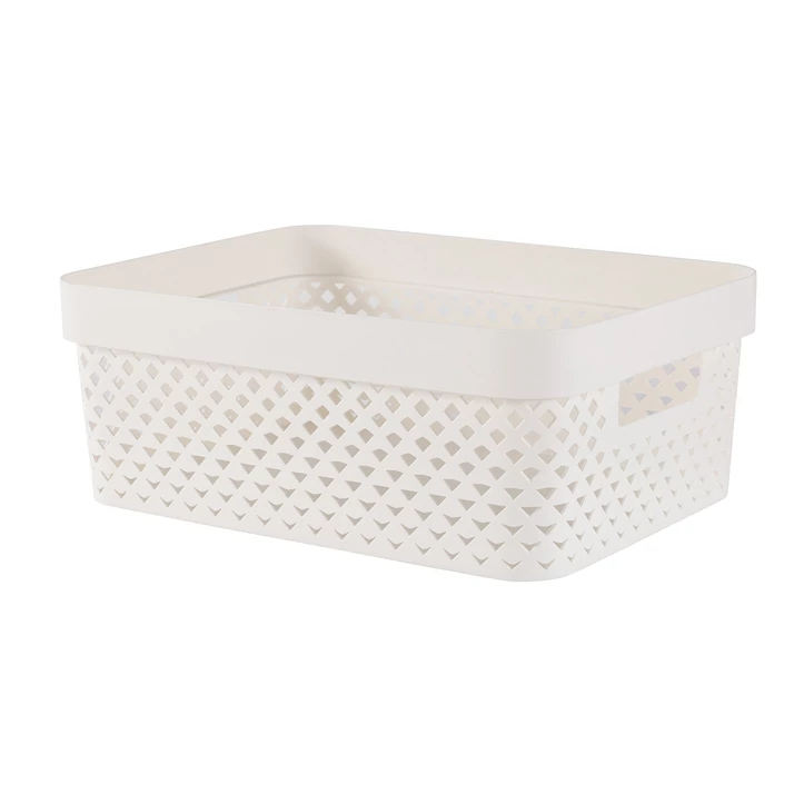 CURVER "Pure" tároló kosár 11 literes űrtartalommal, fehér színben, elegáns rattan hatású mintázattal, praktikus fogantyúkkal kisebb tárgyak rendezett és stílusos tárolásához.