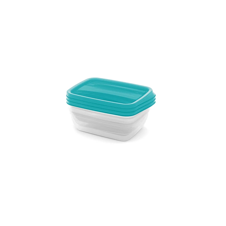 Átlátszó, négyszögletes CURVER 'VEDO' ételtartó szett, három 1 literes tárolóval, kék fedéllel. Egymásba helyezhető, modern dizájnnal, ideális ételtárolásra és a konyhában való tárolásra. Fehér háttér előtt látható.