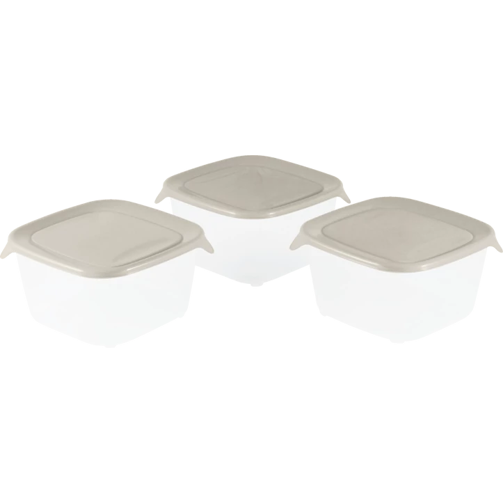 Három darab átlátszó műanyag ételtároló doboz bézs fedéllel, egyenként 1,2 liter űrtartalommal. Ideális friss ételek rendszerezett tárolására, hűtésére vagy szállítására.