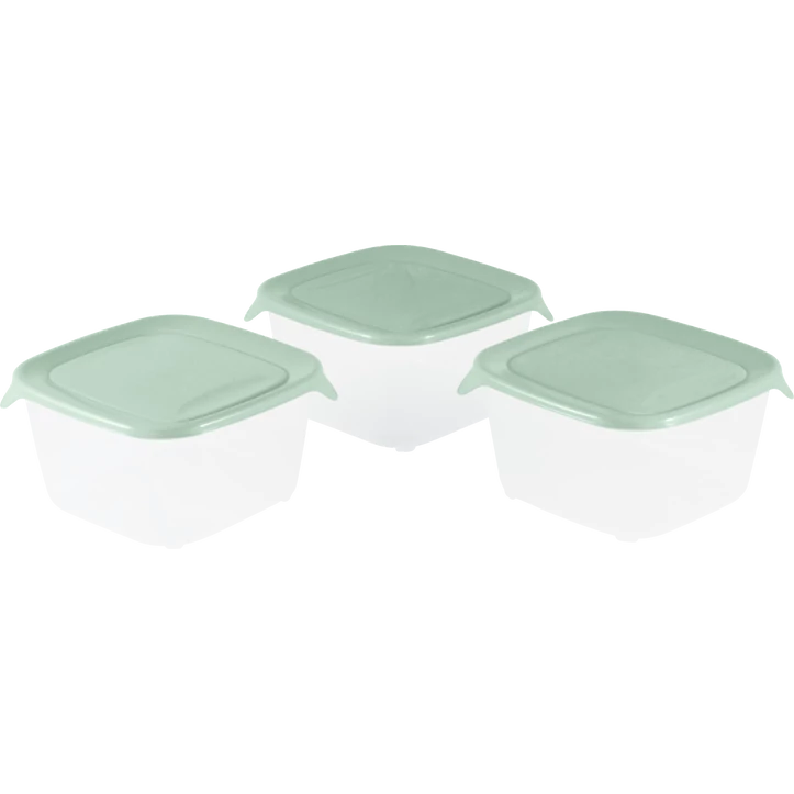 Három darab átlátszó műanyag ételtároló doboz zöld színű fedéllel, egyenként 1,2 liter űrtartalommal. Praktikus készlet friss ételek tárolására, rendszerezésére vagy szállítására.