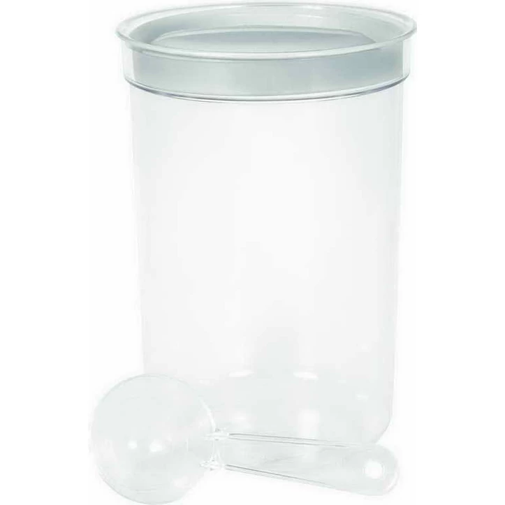 Átlátszó műanyag fűszertartó adagoló kanállal, 1,7 literes kapacitással. A tartály zárható, így ideális fűszerek és egyéb élelmiszerek tárolására. A mérőkanál a termék része, megkönnyítve az adagolást.