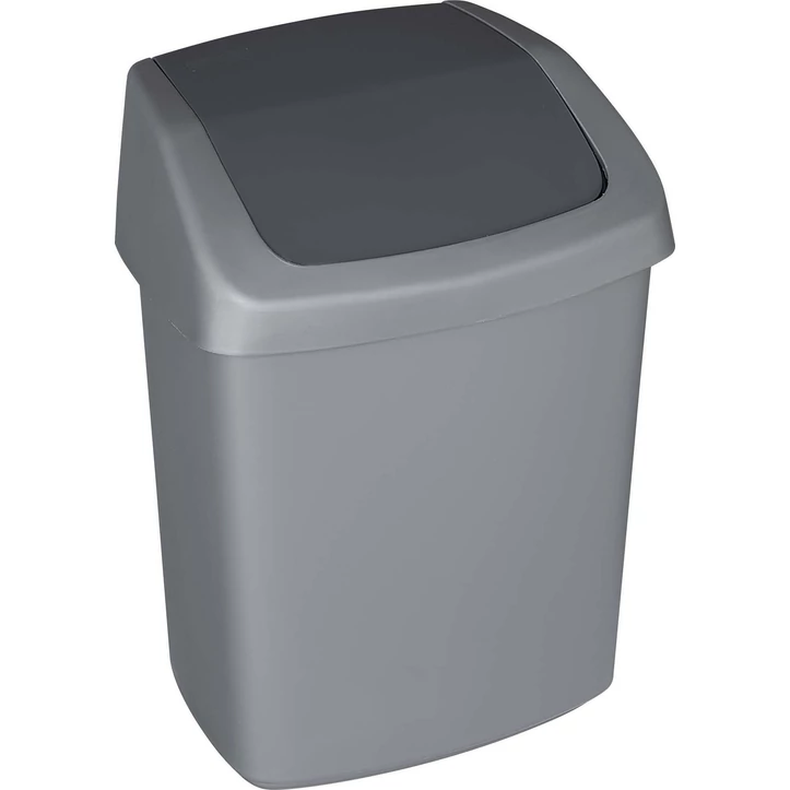Szürke CURVER 'SWING TOP' billenő fedeles szemetes, 15 literes űrtartalommal, modern formával és egyszerű használattal, ideális konyhákhoz és fürdőszobákhoz, fehér háttéren fotózva.