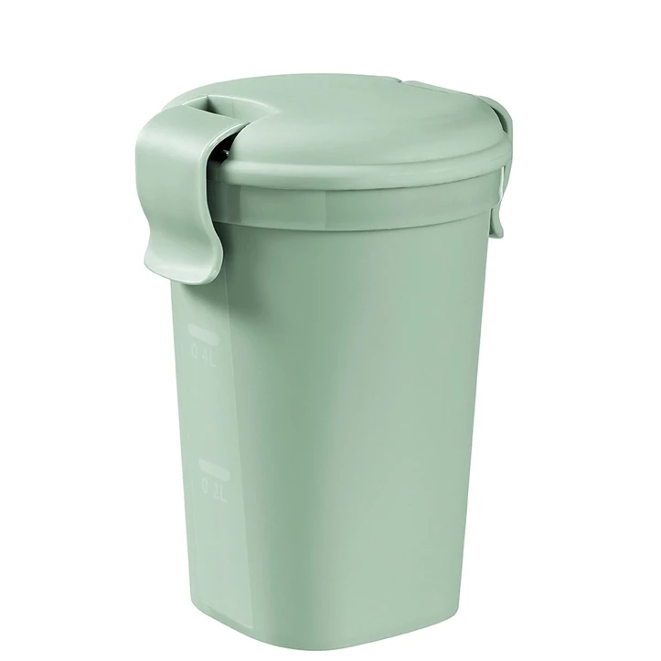 Zöld színű CURVER 'SMART ECO' LUNCH&GO pohár, 0,6 literes űrtartalommal, praktikus, zárható fedéllel. Ideális választás egészséges ételek tárolására, könnyen hordozható táskákban.