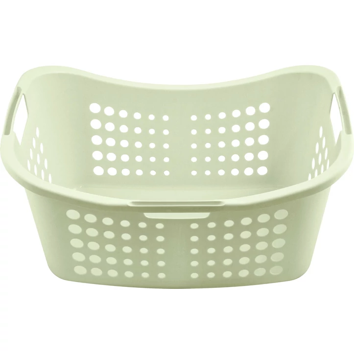 Krém színű Curver 'Victor' 50 literes ruháshordó kosár, lyukacsos mintázattal, három fogóval a könnyű kezelés érdekében. Műanyagból készült, tartós és könnyen tisztítható, fehér háttéren fotózva.