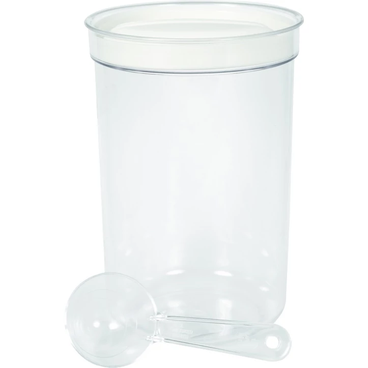 Átlátszó, 1,7 liternyi fűszertartó, krém színű fedéllel és mellékelt mérőkanállal, praktikus tárolási megoldás élelmiszerekhez, mindennapi használatra.