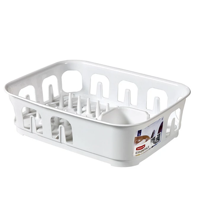 Fehér CURVER “ESSENTIALS” edényszárító, 39 cm hosszú, 29 cm széles és 10,1 cm magas, külön rekeszekkel tányérok és poharak tárolásához, fehér háttéren fotózva.