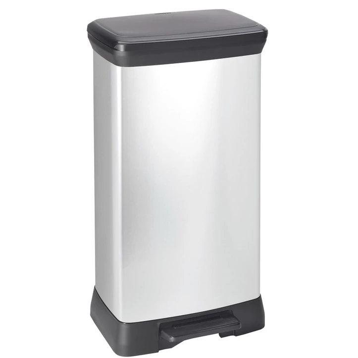 Fémhatású, fekete-ezüst színű pedálos szemetes, 50L űrtartalommal. Modern megjelenésű, rozsda- és ujjlenyomatmentes felülettel, kényelmes pedálmechanizmussal, egyszerűen tisztítható anyagból készült. Fehér háttéren.