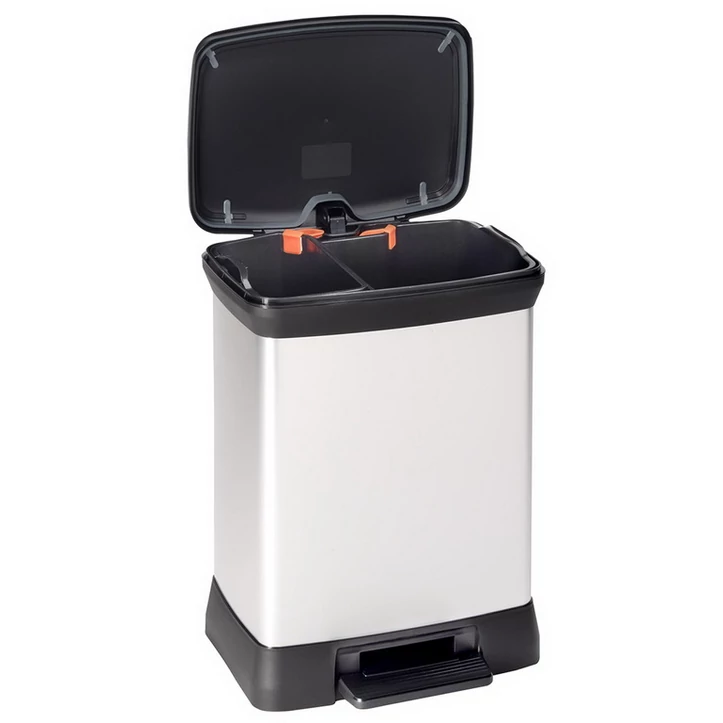Fémhatású, újrahasznosított műanyagból készült CURVER 'Duo Deco' pedálos szelektív szemetes, 10+18 liter kapacitással. Két belső kosárral, praktikus színes jelzőkkel a hulladékgyűjtés megkönnyítésére, modern dizájnnal.
