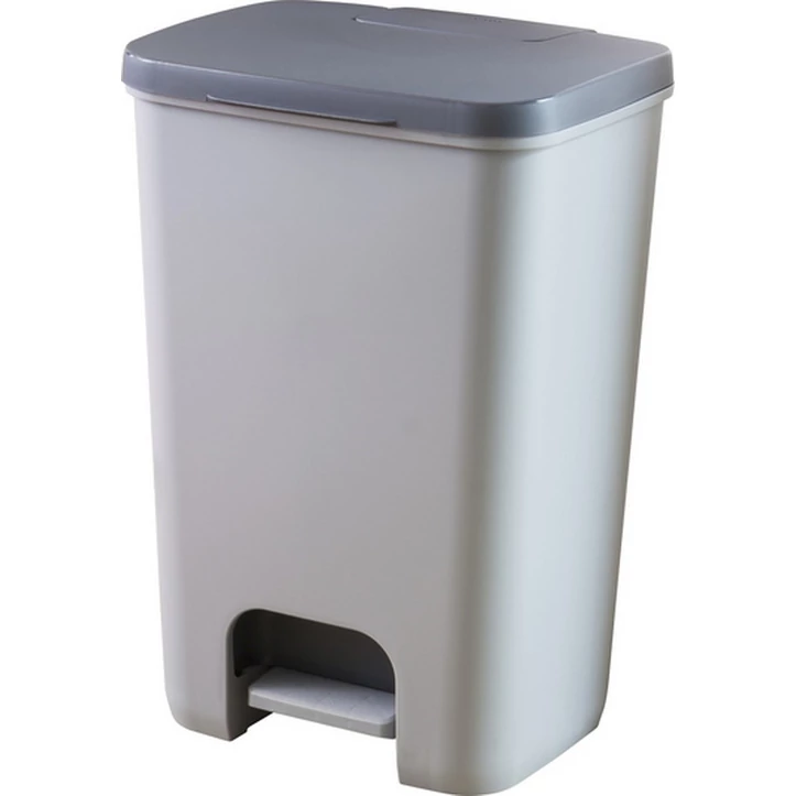 Négyzet alakú, világosszürke műanyag pedálos szemetes, 40L-es űrtartalommal. Modern, letisztult design, könnyen használható, a zsák a belső gyűrű segítségével rögzített. Tiszta állapotot biztosító kivehető alsó tálca.