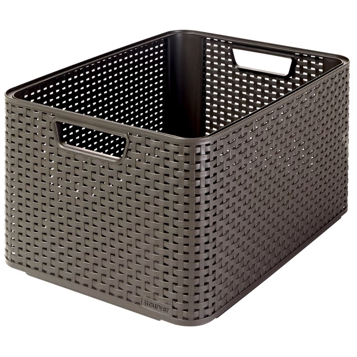 Sötétbarna, L méretű CURVER 'STYLE' rattan kosár, 30L űrtartalommal, praktikus fogantyúkkal, rattan szövést imitáló textúrával, ideális tárolásra nappaliban, konyhában vagy fürdőszobában.