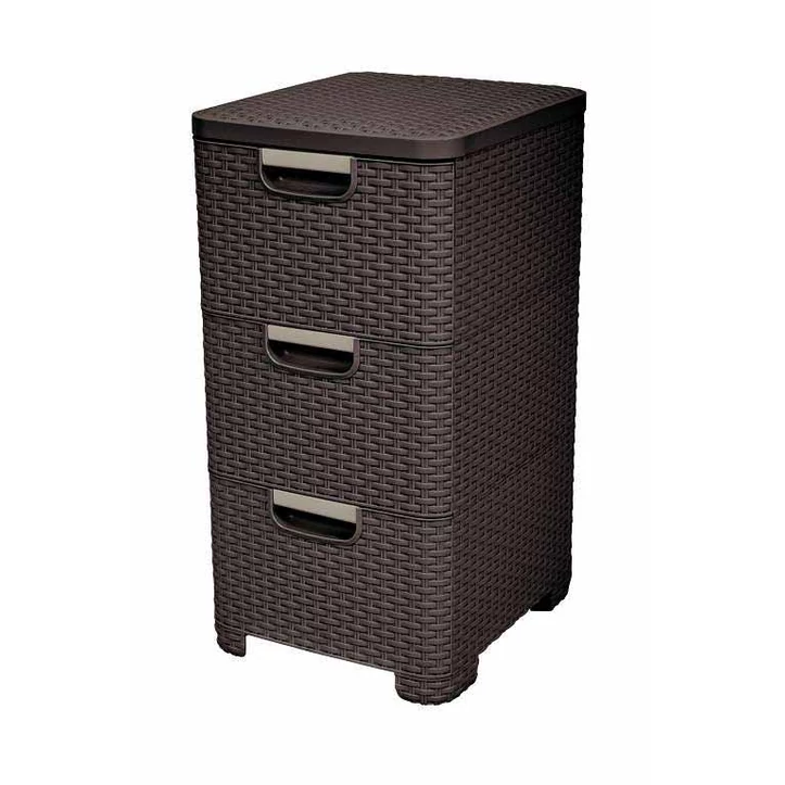Barna, rattan hatású CURVER 'STYLE' 3 fiókos szekrény, 3 fiókkal, amelyek egyenként 14L űrtartalmúak. A szekrény stabilitását 4 láb biztosítja, modern tárolási megoldás. Fehér háttér előtt elhelyezve.