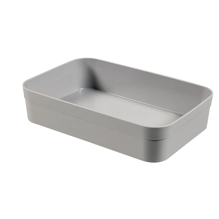 Szürke, tartós műanyagból készült CURVER 'INFINITY' elválasztó XL, 23 cm hosszú, 15 cm széles és 5 cm magas, moduláris kialakítással ideális tárolási megoldás minden otthonban. Fehér háttéren fotózva.