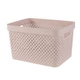 CURVER "Pure" tároló kosár 17 literes, púderrózsaszín színben, esztétikus rattan hatású mintázattal és kényelmes oldalsó fogantyúkkal, ideális rendszerezéshez fürdőszobában, hálószobában vagy irodában.