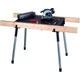 KETER JOBMADE munkaasztal, fekete felülettel és fa mellett, ami fűrészeléshez ideális, kivehető rendszerezővel. Stabil lábakkal, könnyen szállítható, otthoni barkácsoláshoz tökéletes.