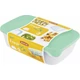 Zöld műanyag fedővel ellátott CURVER 'Fresh&Go' szögletes ételtartó szett, amely 0,5L, 1L és 2L tárolóedényeket tartalmaz. Az edények átlátszóak, így jól látható a bennük tárolt élelmiszer.