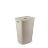 Kép 1/2 - CURVER 'SOFTEX' 56L szennyeskosár, világos bézs színben, modern textúrával és szellőzőnyílásokkal. Csukható fedél és kényelmes fogantyúk biztosítják a könnyű használatot. 70%-ban újrahasznosított műanyagból készült. Fehér
