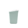 Kép 3/7 - Zöld színű CURVER 'Ready to Collect' szelektív hulladékgyűjtő, 30L űrtartalommal. Modern, moduláris design, 100%-ban újrahasznosított műanyagból készült, fehér fedéllel. Fehér háttéren fotózva.
