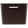 Kép 2/3 - Sötétbarna CURVER 'My Style' rattan hatású L méretű tárolókosár, kézreálló fogantyúkkal, elegáns dizájnnal. Méretei: 35,5 cm hosszú, 29,6 cm széles, 22 cm magas, űrtartalma 18 liter. Fehér háttér előtt fotózva.