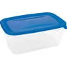 Kép 1/6 - Átlátszó műanyag ételtartó kék fedéllel, 3 liter űrtartalommal, méretei 25,6 cm hosszú, 16,7 cm széles és 10 cm magas. Hűtőben tárolható, mikrohullámú sütőben melegíthető és mosogatógépben tisztítható.